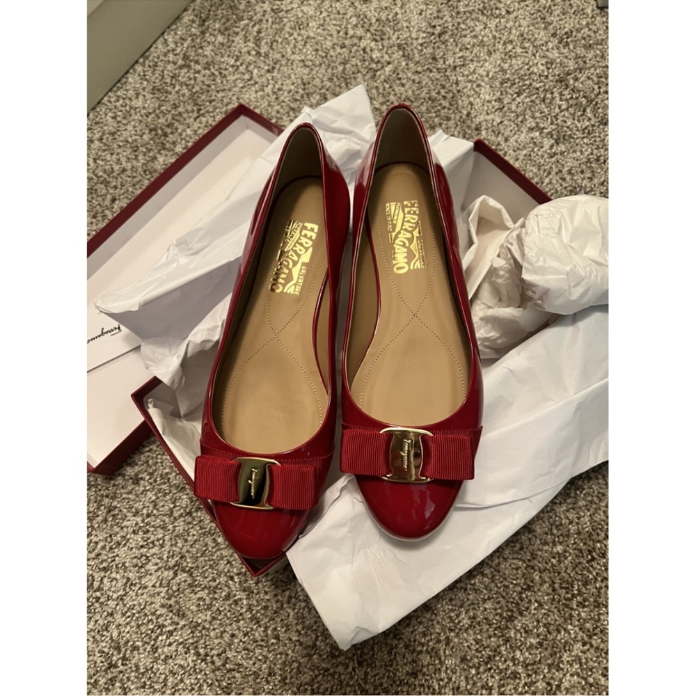 Salvatore Ferragamo varina flat 8C